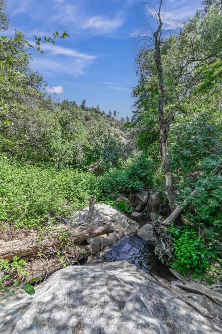 https://media.crmls.org/mediaz/abfa57cc-de3d-4b56-8f2e-dc6f37c5091d.jpg?preset=X-Large