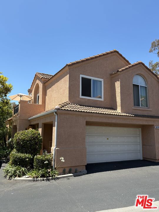1202 Lost Point Lane, Oxnard CA: https://media.crmls.org/mediaz/abfaa437-a429-4e6f-8154-be687bc8cb91.jpg