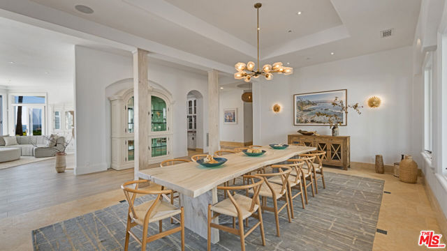 31272 Broad Beach Road, Malibu CA: https://media.crmls.org/mediaz/abfb66ff-8f5c-4dcc-aae9-9d512ffd8af1.jpg