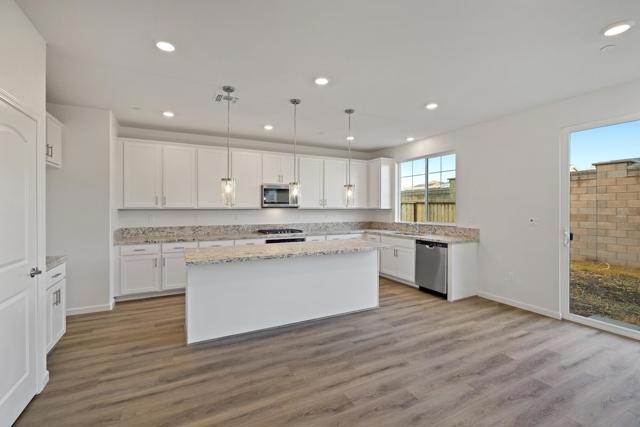2130 Gladiola Drive, Hollister CA: https://media.crmls.org/mediaz/abfb8293-9d11-4512-b9ec-762501cdbd3a.jpg
