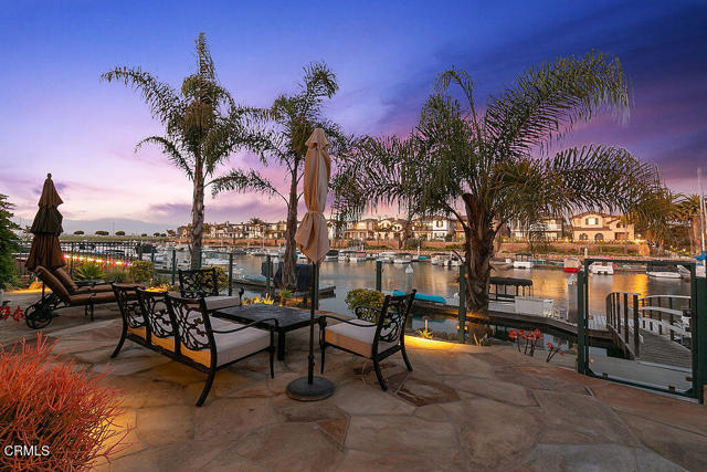 1464 Twin Tides Place, Oxnard CA: https://media.crmls.org/mediaz/abfbd811-5ff7-4261-930c-abc2cd360aad.jpg