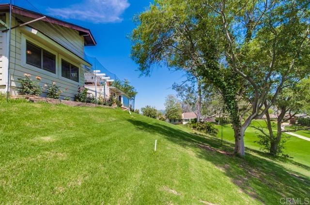 1129 La Casa Drive, San Marcos CA: https://media.crmls.org/mediaz/abfc18df-aa81-4df3-ba30-94b005d30b09.jpg