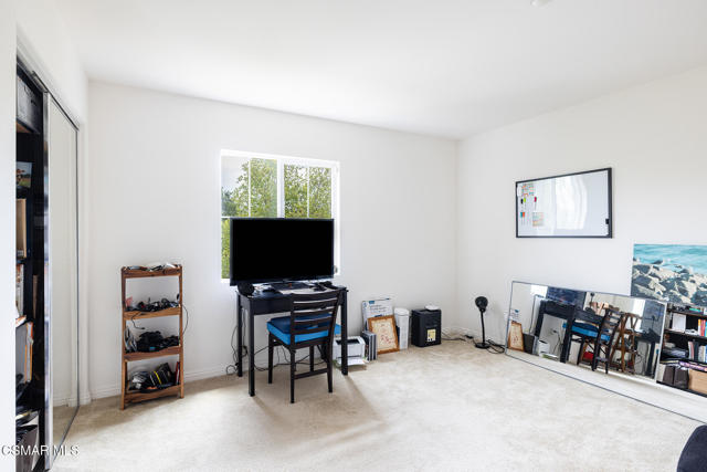 1513 Silver Shadow Drive, Newbury Park CA: https://media.crmls.org/mediaz/abfc7ba5-73c1-45ee-a900-72b8898d638f.jpg