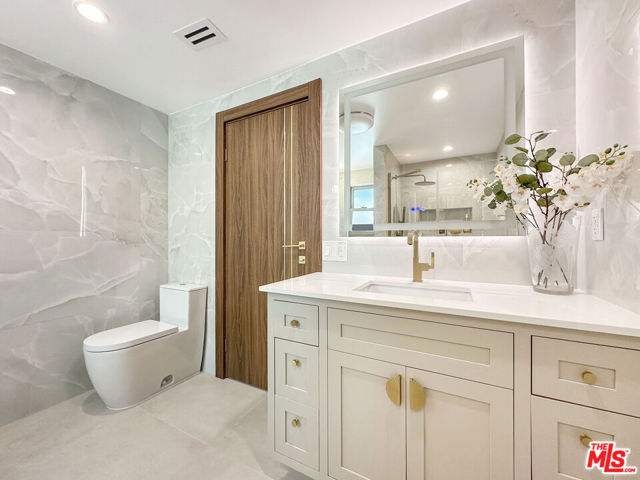 5810 S Halm Avenue, Los Angeles CA: https://media.crmls.org/mediaz/abfca263-0e90-46aa-b771-d8937284f24c.jpg