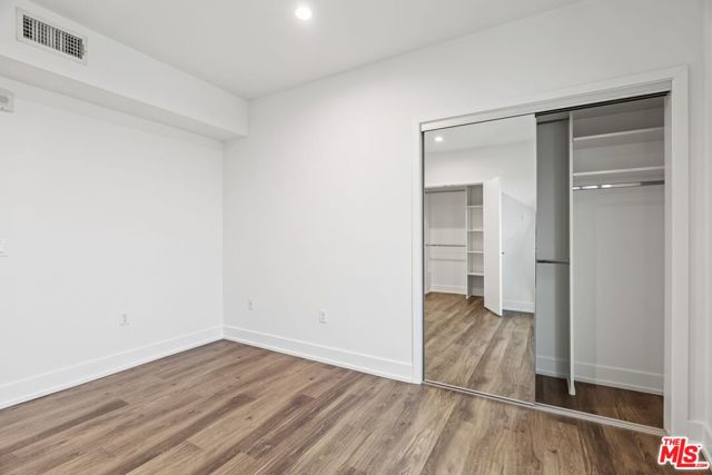 129 Kings, Los Angeles CA: https://media.crmls.org/mediaz/abfcb2e1-d088-4c4f-a183-16291f17908f.jpg