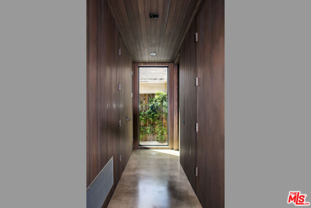 848 Milwood Avenue, Venice CA: https://media.crmls.org/mediaz/abfcb6a4-e872-4dac-850b-5901f62aae8c.jpg