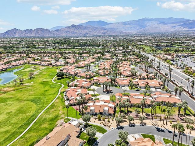 110 Celano Circle, Palm Desert CA: https://media.crmls.org/mediaz/abfd2177-a1ef-4cb4-b1fe-8377c8c25ab1.jpg