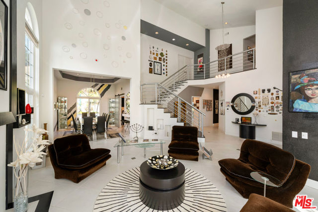 22205 Dardenne Street, Calabasas CA: https://media.crmls.org/mediaz/abfde22d-408b-4734-b25c-3cab6b69a27e.jpg