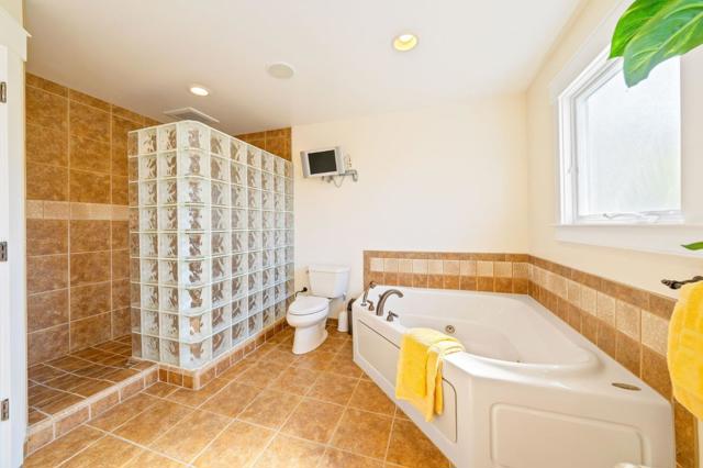 1207 Danmann Avenue, Pacifica CA: https://media.crmls.org/mediaz/abfe256e-730b-4983-9bcb-00cdb44c5e11.jpg