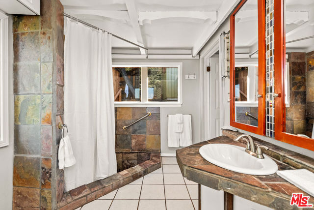 20158 Observation Drive, Topanga CA: https://media.crmls.org/mediaz/abfe39ff-6013-4d48-a5d0-6e8c4b831494.jpg