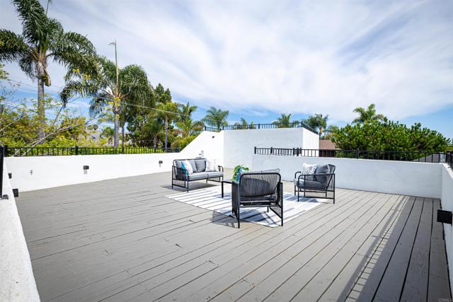 1513 California Street, Oceanside CA: https://media.crmls.org/mediaz/abfe55e0-45d2-46cb-8655-b5a30f75c362.jpg