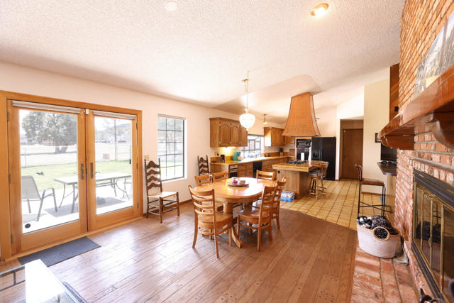 108 Palomino Drive, Big Bear CA: https://media.crmls.org/mediaz/abfe80d4-f91a-488f-a7b8-ee3fa616aeb6.jpg