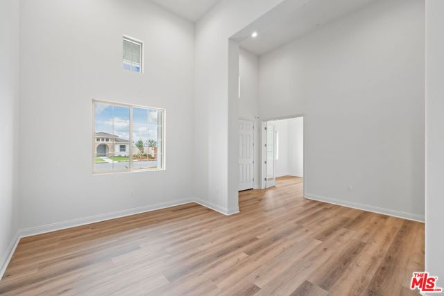 3719 Pathway Court, Bakersfield CA: https://media.crmls.org/mediaz/abfee200-bbcb-49b7-a426-9980cdf5178a.jpg