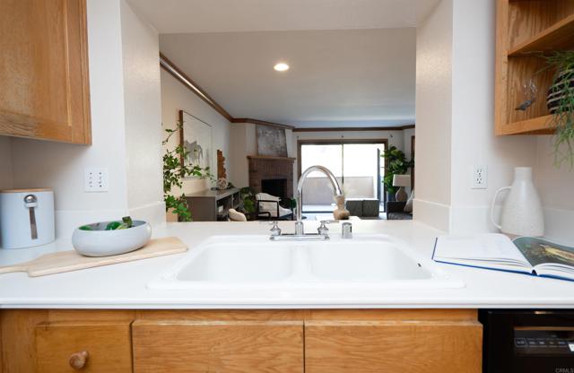 Detail Gallery Image 6 of 25 For 8840 Villa La Jolla Dr #203,  San Diego,  CA 92037 - 2 Beds | 2 Baths