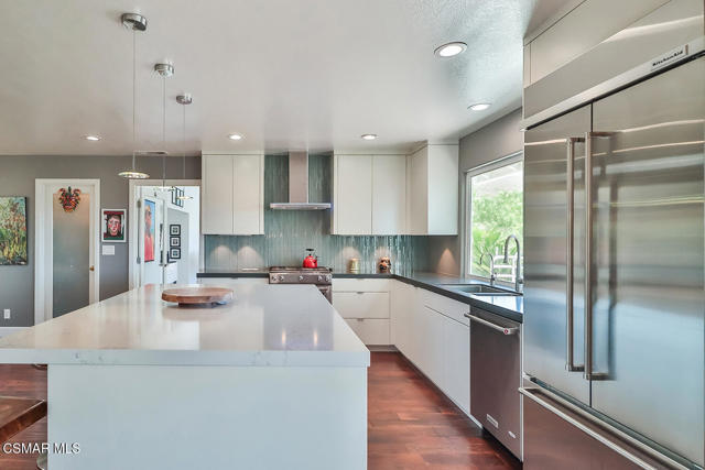 1117 Woodridge Avenue, Thousand Oaks CA: https://media.crmls.org/mediaz/ac0017eb-c819-4559-a883-88ee5ae94c6f.jpg