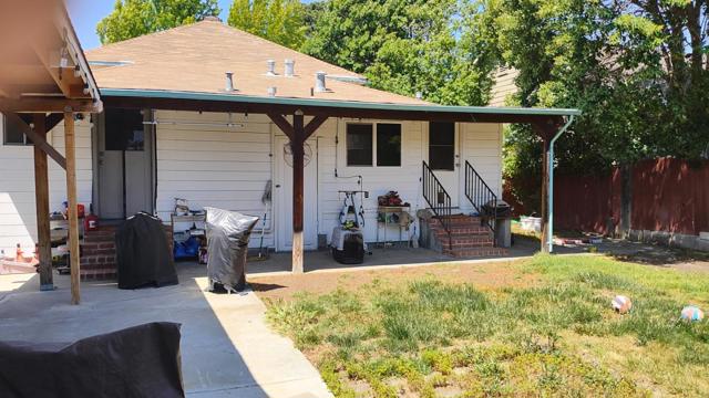 713 7th Street, Hollister CA: https://media.crmls.org/mediaz/ac001b47-f269-4bbe-9be9-c770912f5bd6.jpg