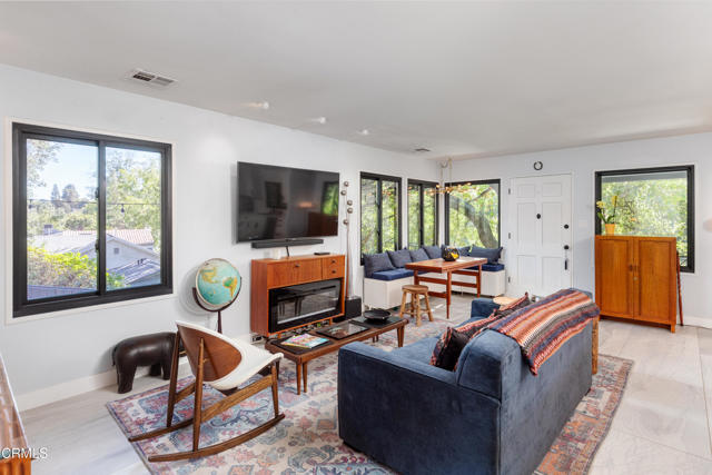 354 Glenullen Drive, Pasadena CA: https://media.crmls.org/mediaz/ac01041b-7da5-4e8f-bf97-b7f13ef47a23.jpg