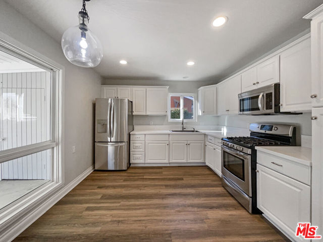 226 Calle La Sombra, Camarillo CA: https://media.crmls.org/mediaz/ac01760e-cf7f-4043-8548-712c5da1a6c8.jpg