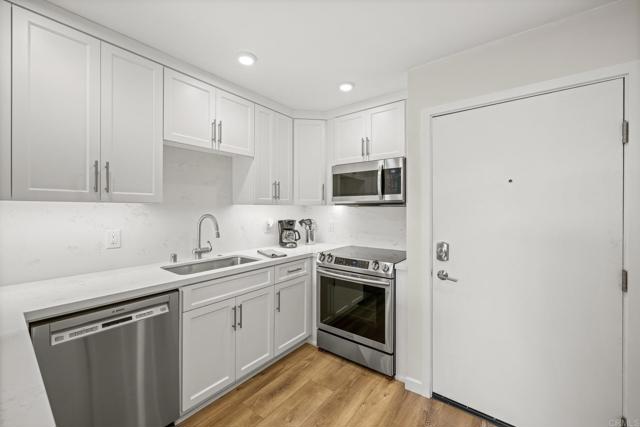 Detail Gallery Image 8 of 52 For 1552 Camino Del Mar #401,  Del Mar,  CA 92014 - 1 Beds | 2 Baths