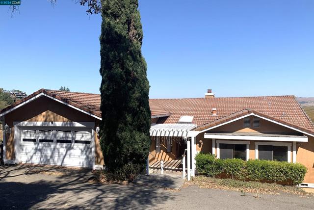29 Anton Way, Novato CA: https://media.crmls.org/mediaz/ac01c7e2-758c-4093-b507-58d8c3bd6db7.jpg