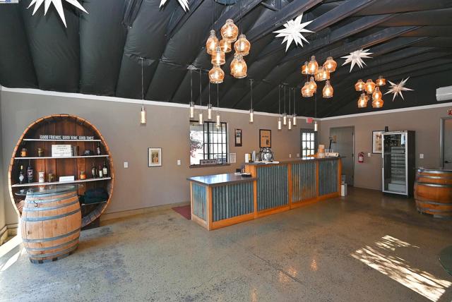 2915 S Vasco Rd, Livermore CA: https://media.crmls.org/mediaz/ac04153f-2b14-4750-b1f0-942982f5b97a.jpg