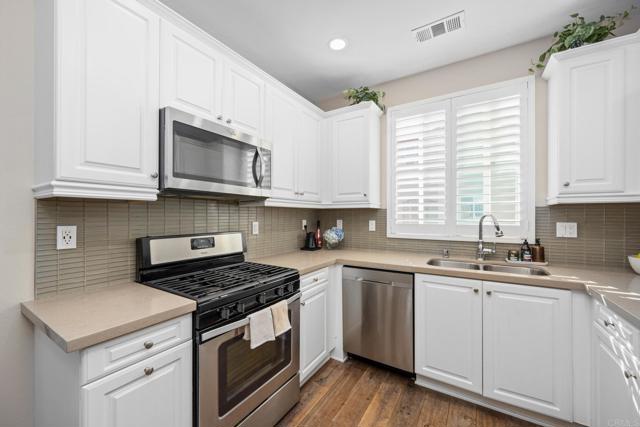 16234 Veridian Circle, San Diego CA: https://media.crmls.org/mediaz/ac042ac2-8e50-4d2f-9ec3-2a58f538fad2.jpg