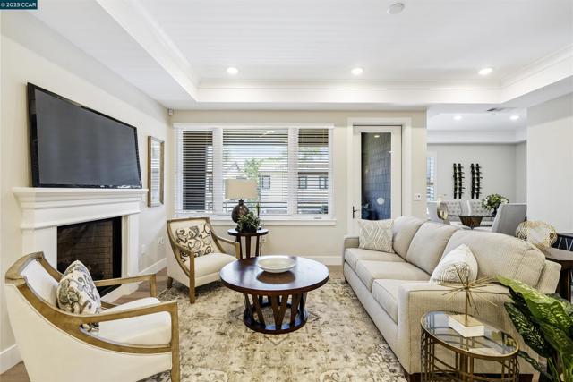 20 Woodbury Highlands Court, Lafayette CA: https://media.crmls.org/mediaz/ac0498f7-8ece-491b-afb1-85a14913a979.jpg
