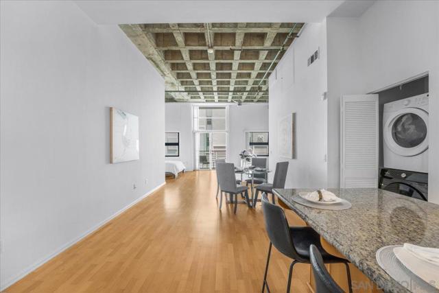 3211 5Th Ave, San Diego CA: https://media.crmls.org/mediaz/ac05161d-b518-4123-8358-d902cf48b74e.jpg