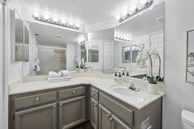 Image 16 of 40 For 22530 3rd St  107