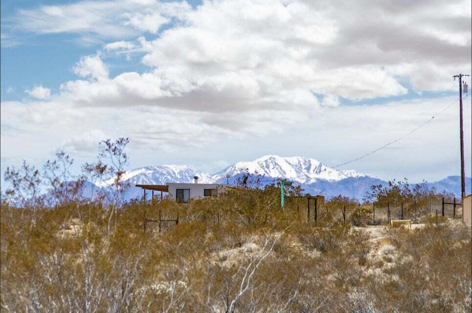 https://media.crmls.org/mediaz/ac0550a0-8344-4a4f-8e84-e48e5f2740b7.jpg?preset=X-Large
