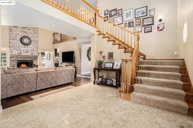 15 Madeira Ct, Oakley CA: https://media.crmls.org/mediaz/ac059aa2-fc98-49e5-99e3-14923da53515.jpg