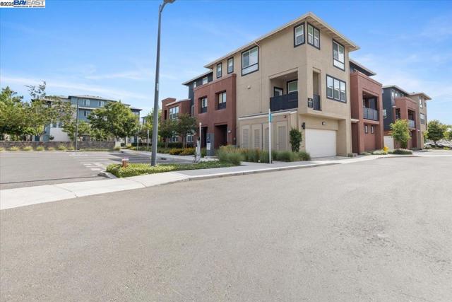 5700 Greige Cir, Dublin CA: https://media.crmls.org/mediaz/ac05f3a4-6ab7-4aea-9348-0cb2ce3352d9.jpg