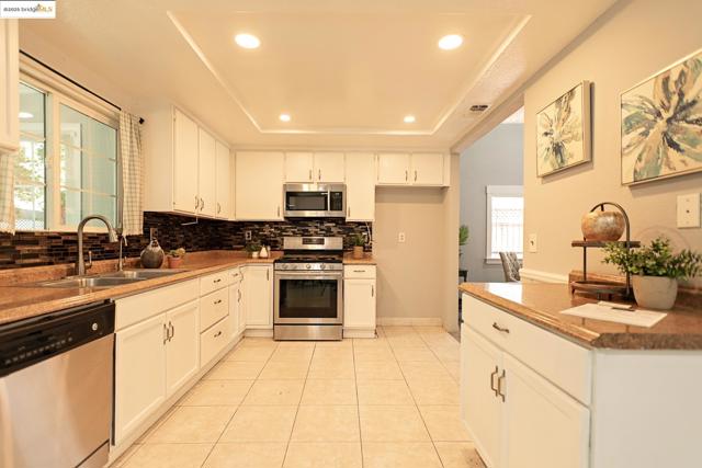 2825 GEORGIA DRIVE, Tracy CA: https://media.crmls.org/mediaz/ac05f912-82d4-4986-bd22-b147cd0ddd06.jpg