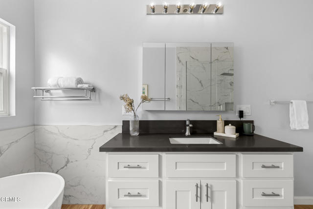 4160 Madison Avenue, Culver City CA: https://media.crmls.org/mediaz/ac06643b-ab15-4754-ab22-d85d6d079729.jpg