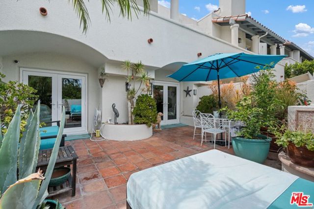 6435 Zumirez Drive, Malibu CA: https://media.crmls.org/mediaz/ac06ae93-1922-4e03-b6be-6ad010aa7233.jpg