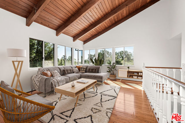 16449 Akron Street, Pacific Palisades CA: https://media.crmls.org/mediaz/ac070d56-2cb9-4187-89ae-f9c096e8fbfc.jpg