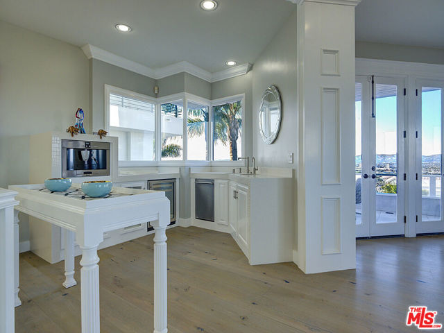 7800 Veragua Drive, Playa del Rey CA: https://media.crmls.org/mediaz/ac0715db-afcc-411c-977c-523b74ef1b3a.jpg