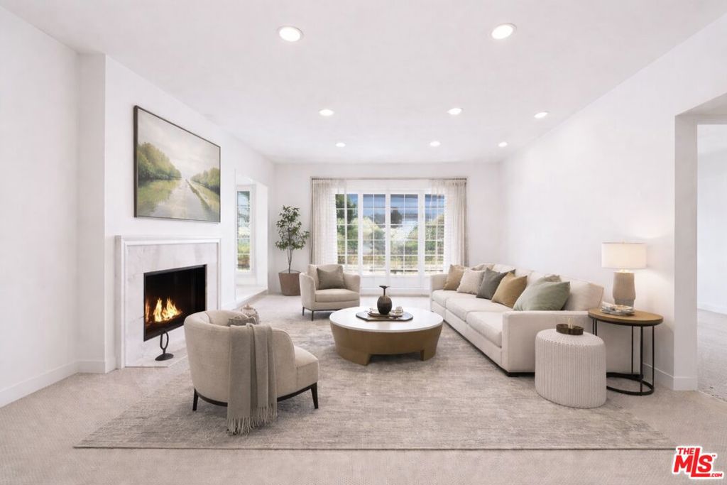 1167 Roxbury Drive #203