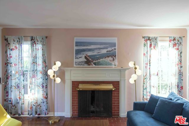 881 Cumberland Road, Glendale CA: https://media.crmls.org/mediaz/ac0792dd-3f47-4b02-9614-3ab2bb17df5d.jpg