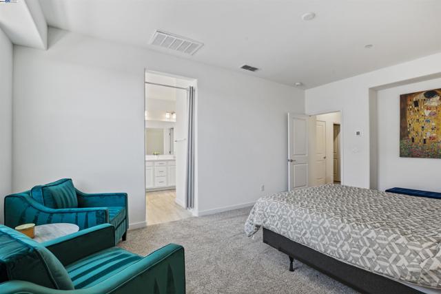 3062 Beaded Mist Walk, Sacramento CA: https://media.crmls.org/mediaz/ac07e001-7a9a-43ad-bf9f-0263d6dd5dda.jpg
