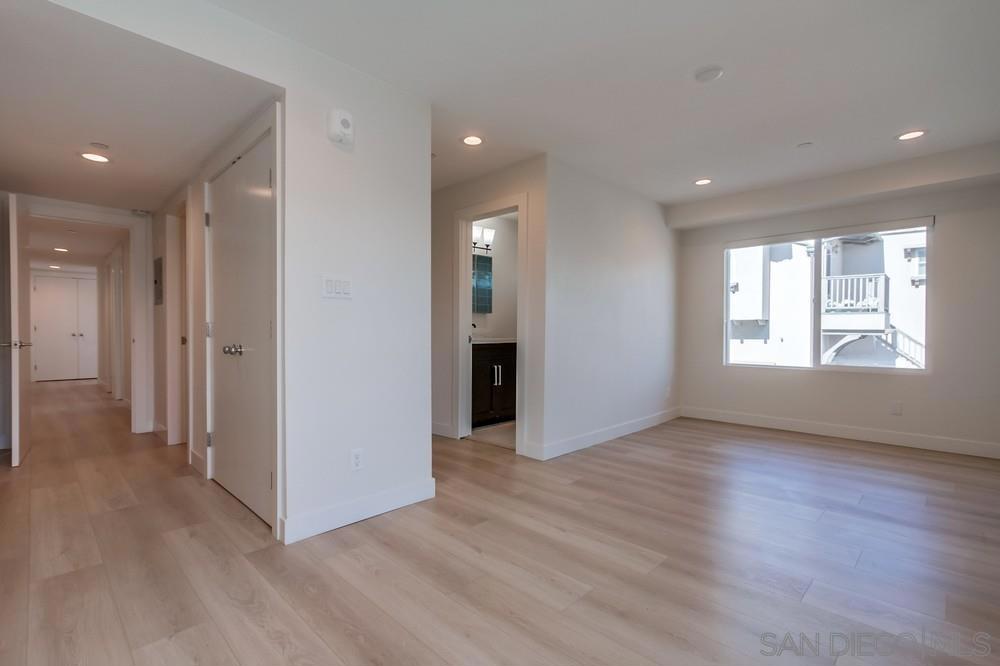 MLS #250032138SD img 30