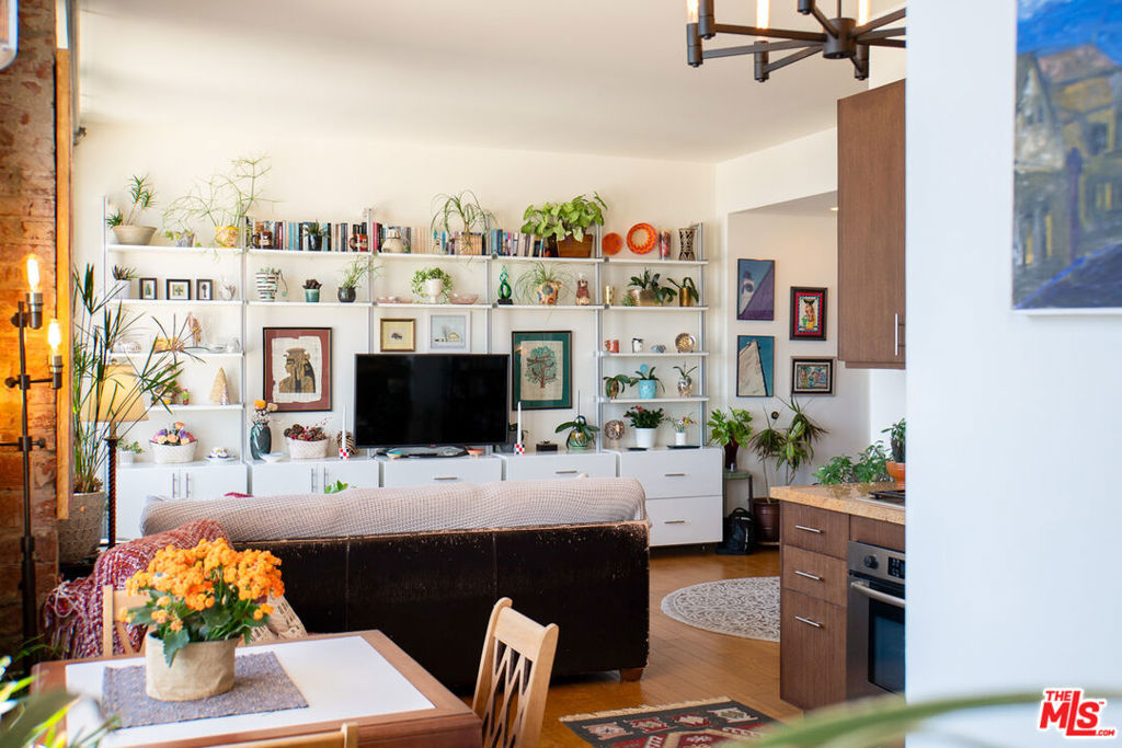 460 S Spring Street #1002