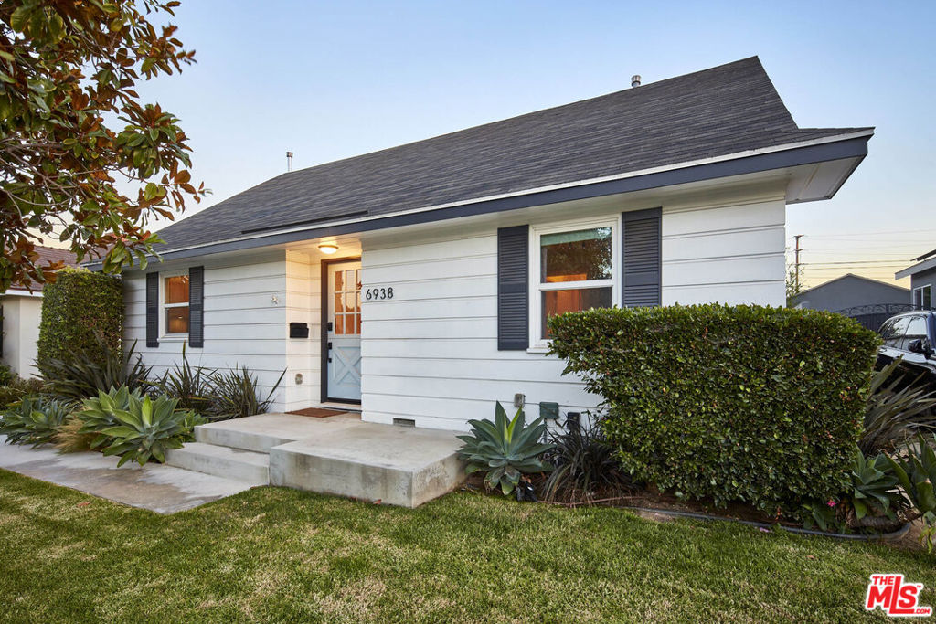 6938 W 85th Place