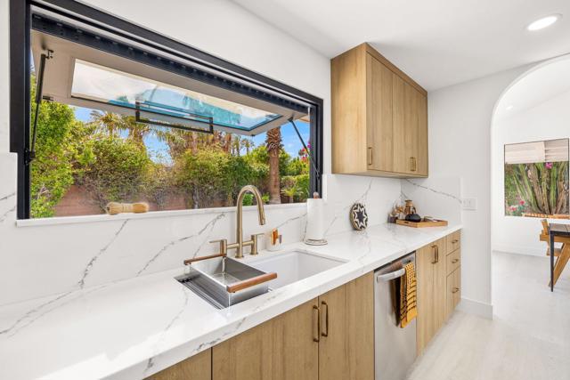 34 Lincoln Place, Rancho Mirage CA: https://media.crmls.org/mediaz/ac09e04d-2523-4054-b4fb-f86e6217ffbb.jpg