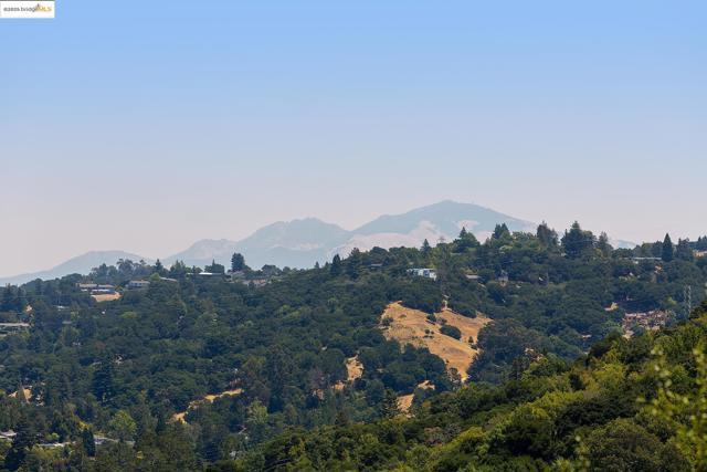 63 Tomcat Way, Orinda CA: https://media.crmls.org/mediaz/ac0a0f3e-ec62-4d95-855a-4bf0f572389e.jpg