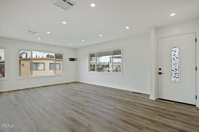 Detail Gallery Image 8 of 28 For 113 Camino Valverde #113,  Camarillo,  CA 93012 - 2 Beds | 2/1 Baths