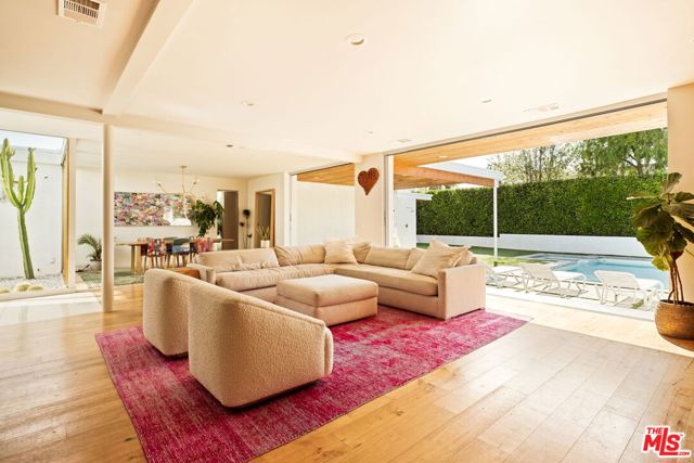 6641 Bedford Avenue, Los Angeles CA: https://media.crmls.org/mediaz/ac0a81c3-94e0-4159-8f65-714760160ee6.jpg