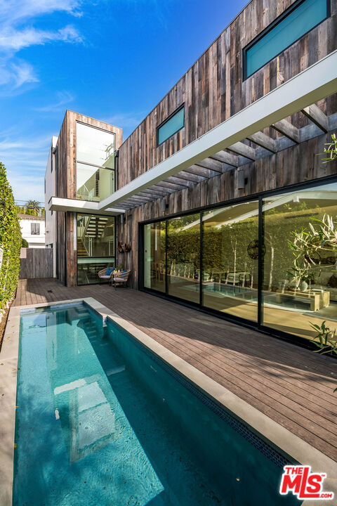 1620 Electric Avenue, Venice CA: https://media.crmls.org/mediaz/ac0b0991-e606-4b0b-a098-379dd4ccd49e.jpg