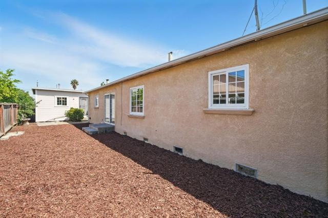 27239 Dunbar Place, Hayward CA: https://media.crmls.org/mediaz/ac0bae70-75fa-43dd-b400-1838994f5374.jpg