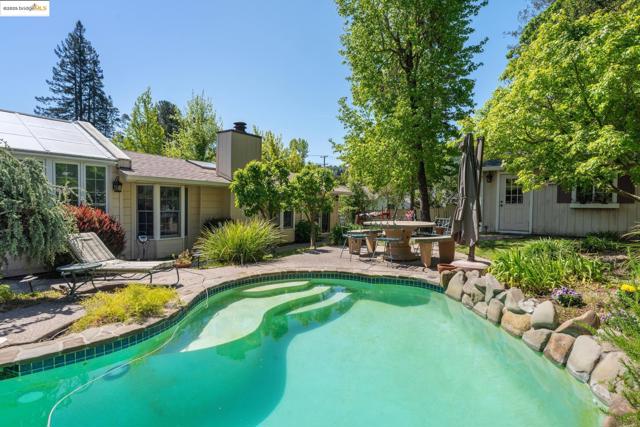 14 El Camino Moraga, Orinda CA: https://media.crmls.org/mediaz/ac0be732-c1cf-4491-bcdc-8d240e3fe6ca.jpg